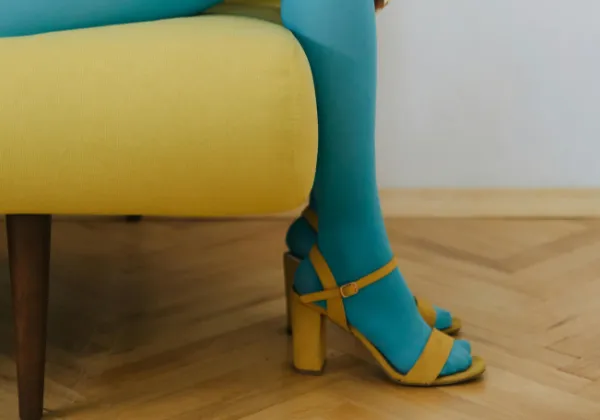 Buty w kolorach roku 2021 - hot fasony.