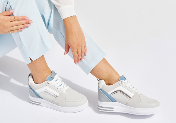 Sneakersy damskie na koturnie - wykorzystaj ich potencjał