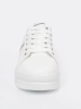 Białe sneakersy z metalicznym srebrnym akcentem