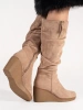 Zamszowe beżowe kozaki damskie przed kolano