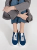 Niebieskie sneakersy na grubej podeszwie
