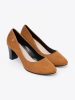 Suede Pumps in Caramel