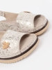Light beige platform sandals with a pin