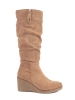 Beżowe zamszowe kozaki damskie na koturnie