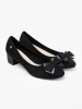 Black pumps with a bow on a pillar heel
