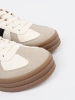 Beżowe sneakersy na platformie