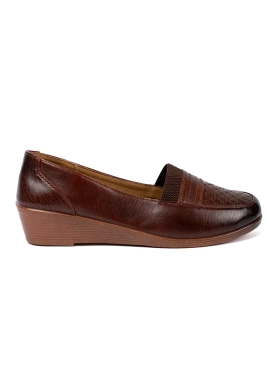 Women's slip-on loafers with textured toe