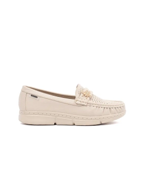 Light beige loafers with a pin