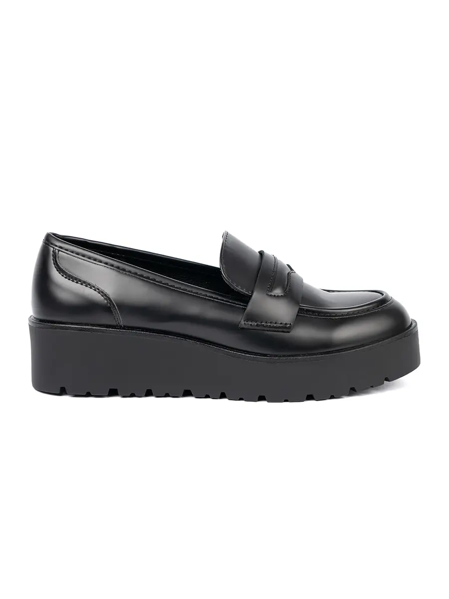 Elegant Black Loafers with Thick Sole