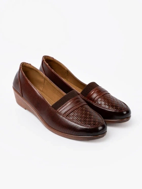 Women's slip-on loafers with textured toe