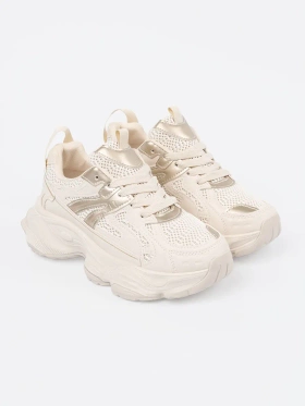 Jasnobeżowe sneakersy na grubej podeszwie