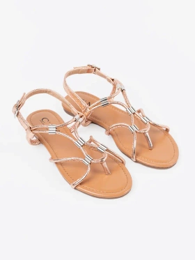 Flat sandals in rose gold color