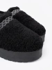 Snow-style boots in black with decorative embroidery