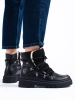 Black snow boots with cozy lining