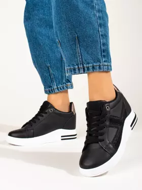 Czarne sneakersy z ukrytą koturną
