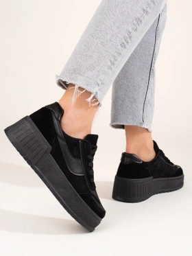 Zamszowe damskie buty na platformie czarne Shelovet